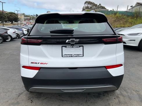 Used 2023 Chevrolet Bolt EUV Premier w/ Sun & Sound Package FWD image 4