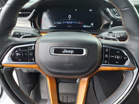 Used 2023 Jeep Grand Cherokee L Summit AWD/4WD image 5