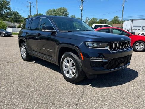 Used 2023 Jeep Grand Cherokee Limited AWD/4WD image 7