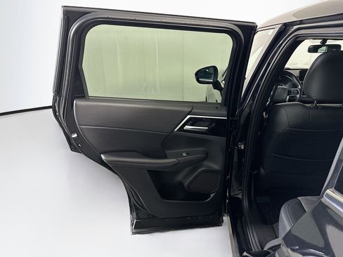 Used 2024 Mitsubishi Outlander SE image 27