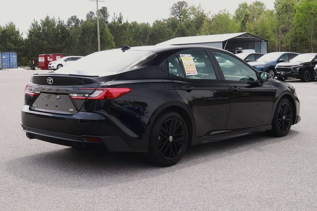 Used 2025 Toyota Camry SE FWD image 7