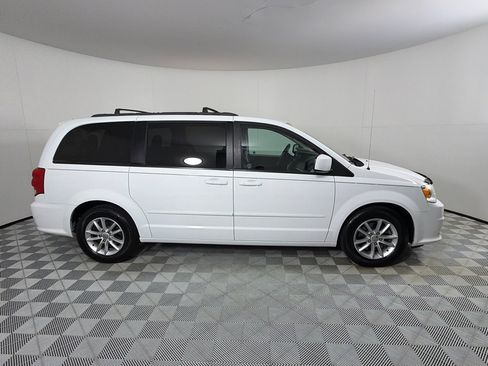 Used 2014 Dodge Grand Caravan SXT FWD image 4