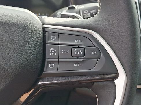 Used 2023 Jeep Grand Cherokee Altitude AWD/4WD image 22