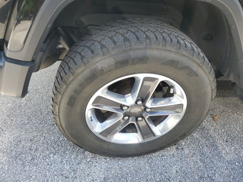 Used 2019 Jeep Wrangler Unlimited Sahara w/ Safety Group AWD/4WD image 5