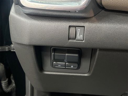 Used 2025 GMC Canyon Denali image 10