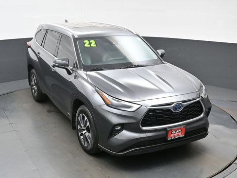 Used 2022 Toyota Highlander XLE AWD/4WD image 40