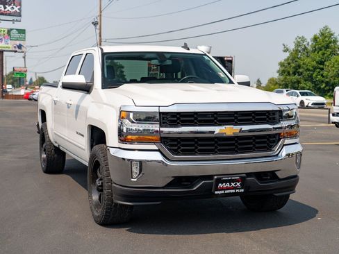 Used 2018 Chevrolet Silverado 1500 LT w/ LT Eassist Package AWD/4WD image 2