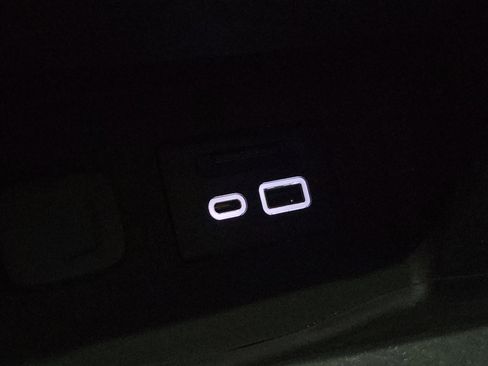 Used 2023 GMC Acadia SLT image 37