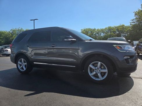 Used 2018 Ford Explorer XLT w/ Equipment Group 201A FWD image 3