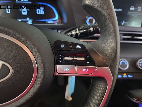 Used 2025 Hyundai Elantra SE image 16