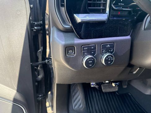 Used 2023 GMC Sierra 1500 Elevation w/ X31 Off-Road Package AWD/4WD image 18