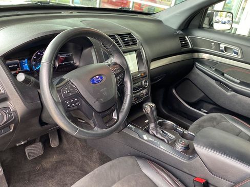 Used 2018 Ford Explorer XLT w/ Equipment Group 202A AWD/4WD image 17