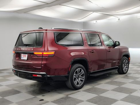 Used 2025 Jeep Wagoneer L Series II AWD/4WD image 11