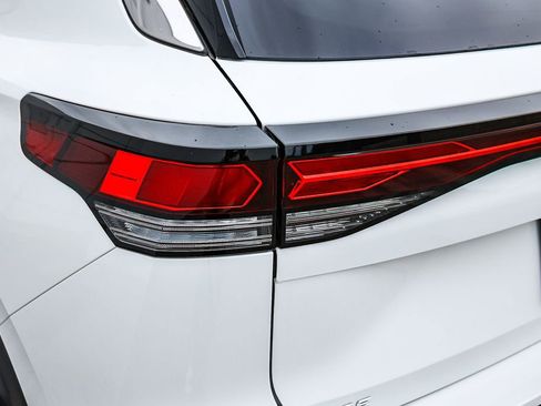 New 2026 Volkswagen Tiguan SE image 9