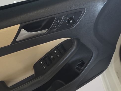 Used 2012 Volkswagen Jetta SE FWD image 11