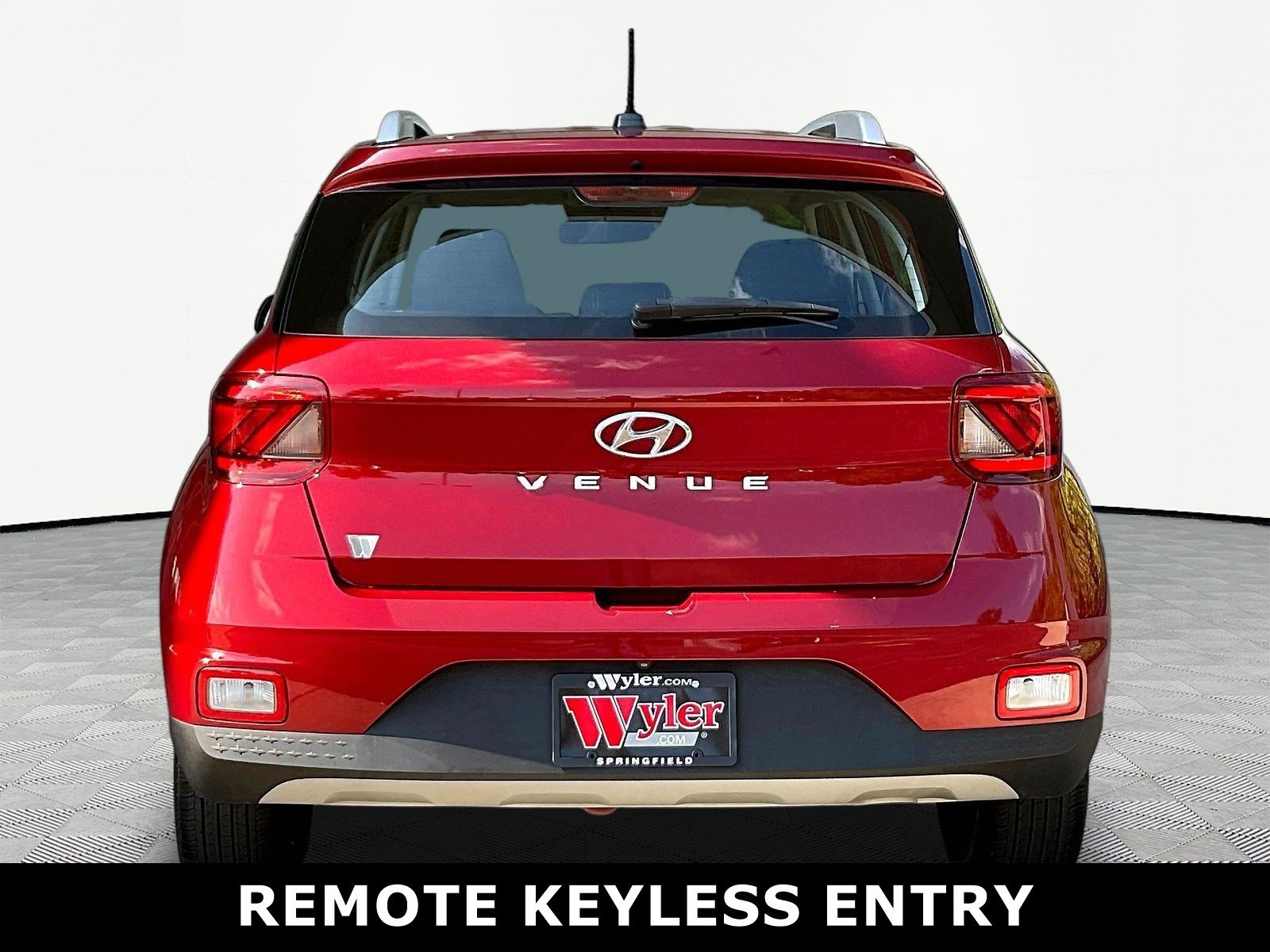 Used 2023 Hyundai Venue SEL w/ Cargo Package FWD image 5