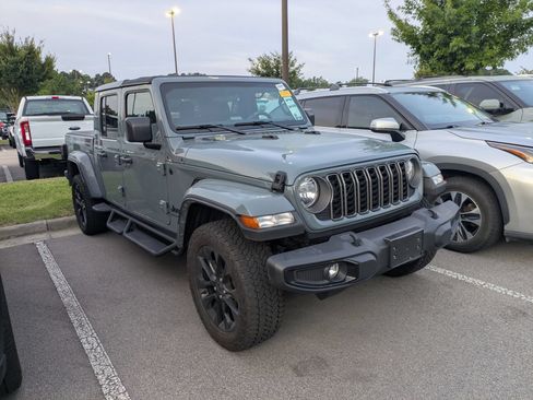Used 2025 Jeep Gladiator Sport AWD/4WD image 1