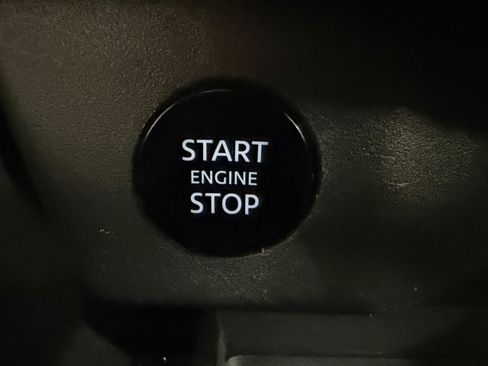 Used 2024 Nissan Rogue SV FWD image 30
