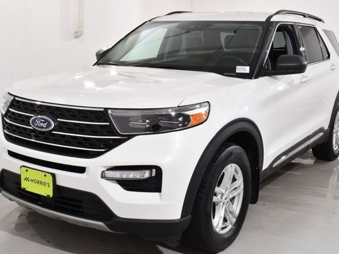 Used 2022 Ford Explorer XLT w/ Equipment Group 202A AWD/4WD image 2