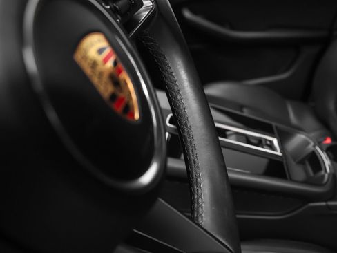 Certified 2024 Porsche Macan AWD/4WD image 30