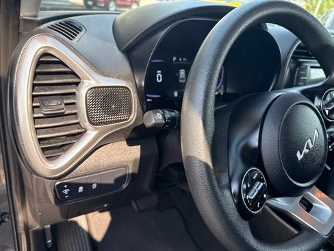 Certified 2025 Kia Soul LX w/ LX Technology Package FWD image 17