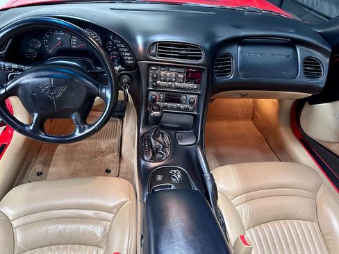 Used 1998 Chevrolet Corvette Convertible w/ Memory Pkg image 18