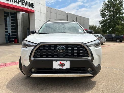 Used 2025 Toyota Corolla Cross XLE FWD image 3