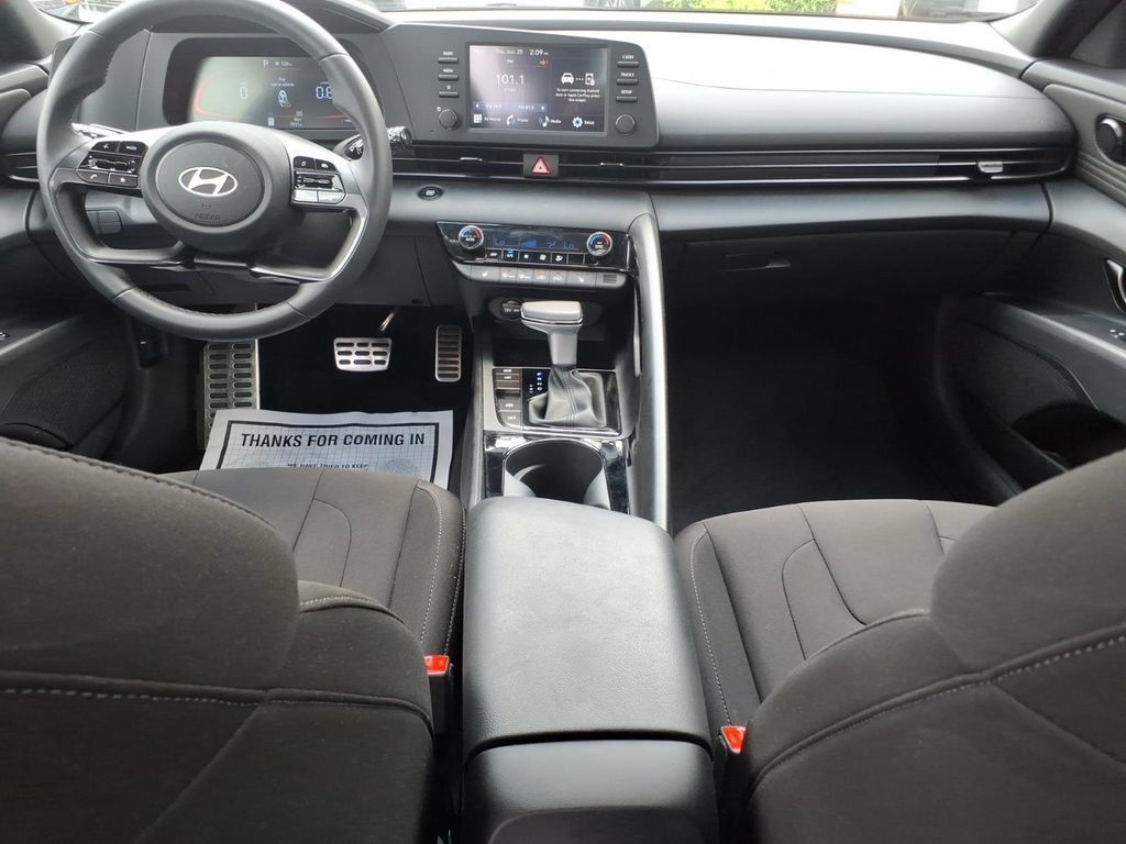 Certified 2026 Hyundai Elantra SEL Sport FWD image 13