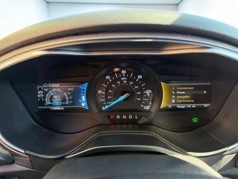 Used 2019 Ford Fusion SE FWD image 12