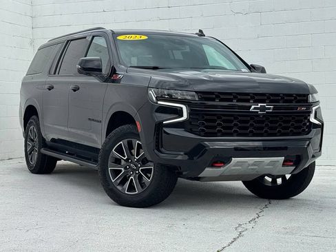 Used 2023 Chevrolet Suburban Z71 w/ Luxury Package AWD/4WD image 2