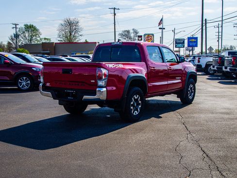 Used 2023 Toyota Tacoma TRD Off-Road AWD/4WD image 7
