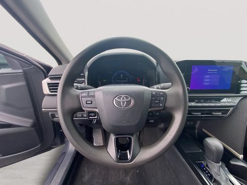 Used 2025 Toyota Camry LE FWD image 12