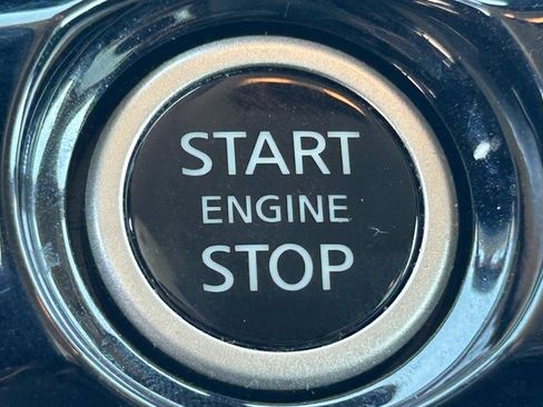 Used 2022 Nissan Pathfinder SV image 16