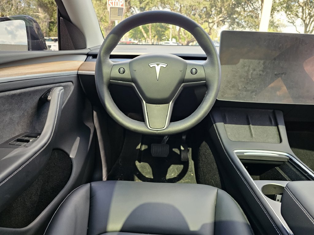 Used 2025 Tesla Model Y Long Range RWD image 12