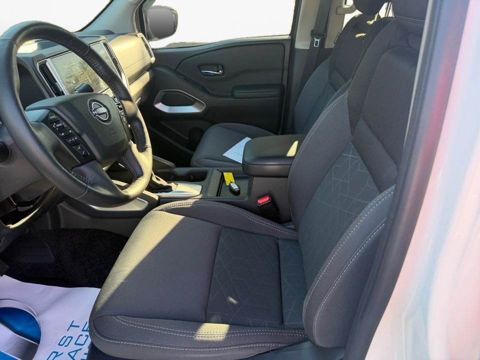 Used 2025 Nissan Frontier SV w/ SV Convenience Package RWD image 9
