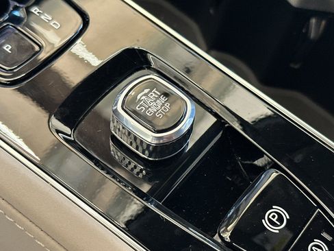 Certified 2026 Volvo XC90 B6 Plus AWD/4WD image 27