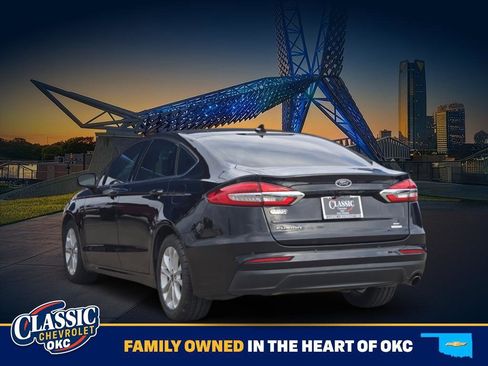 Used 2020 Ford Fusion SE image 5