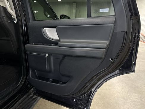 Used 2025 Ford Expedition Active AWD/4WD image 30