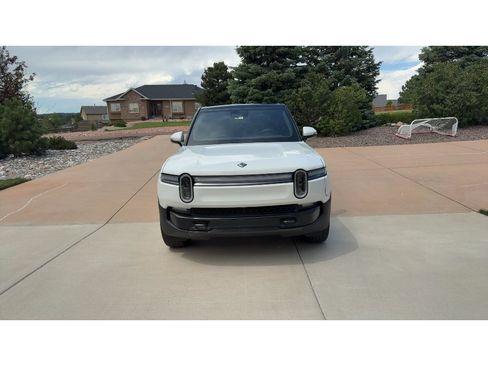 Used 2025 Rivian R1S Premium AWD/4WD image 2
