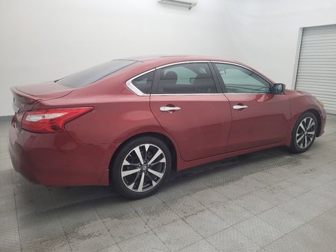 Used 2016 Nissan Altima 2.5 SR w/ Interior Lighting Package image 10