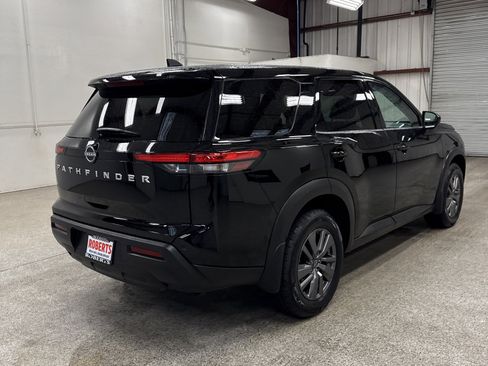 Used 2024 Nissan Pathfinder S image 14