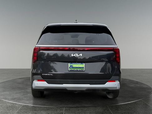 Used 2026 Kia Carnival FWD image 8