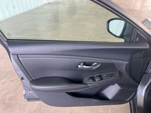 Used 2023 Nissan Sentra SV image 8