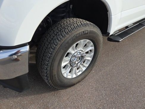 Used 2020 Ford F250 XLT w/ FX4 Off-Road Package image 15