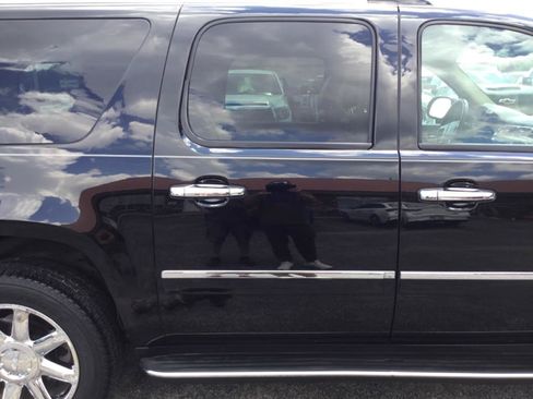 Used 2010 GMC Yukon XL Denali AWD/4WD image 18