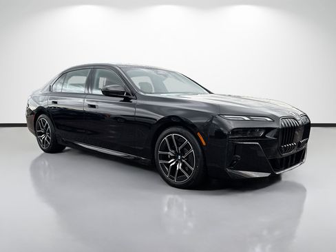 New 2026 BMW 740i xDrive w/ Premium Package image 1