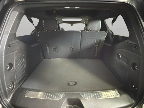 Used 2021 Chevrolet Suburban RST image 30