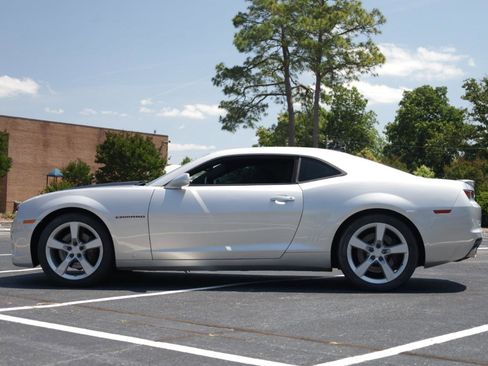 Used 2010 Chevrolet Camaro SS w/ RS Package RWD image 2