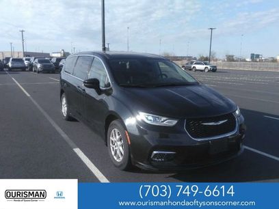 Used 2023 Chrysler Pacifica Touring-L