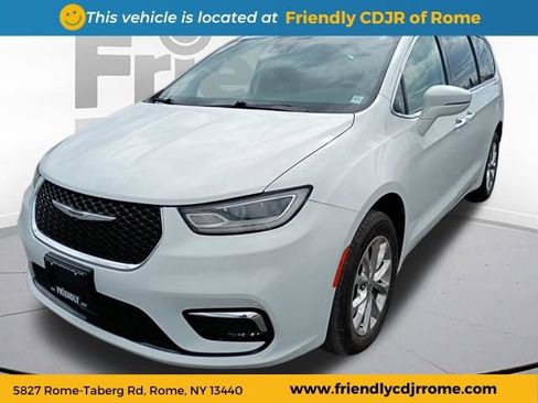 Used 2021 Chrysler Pacifica Touring-L w/ Uconnect Theater Family Group AWD/4WD image 1